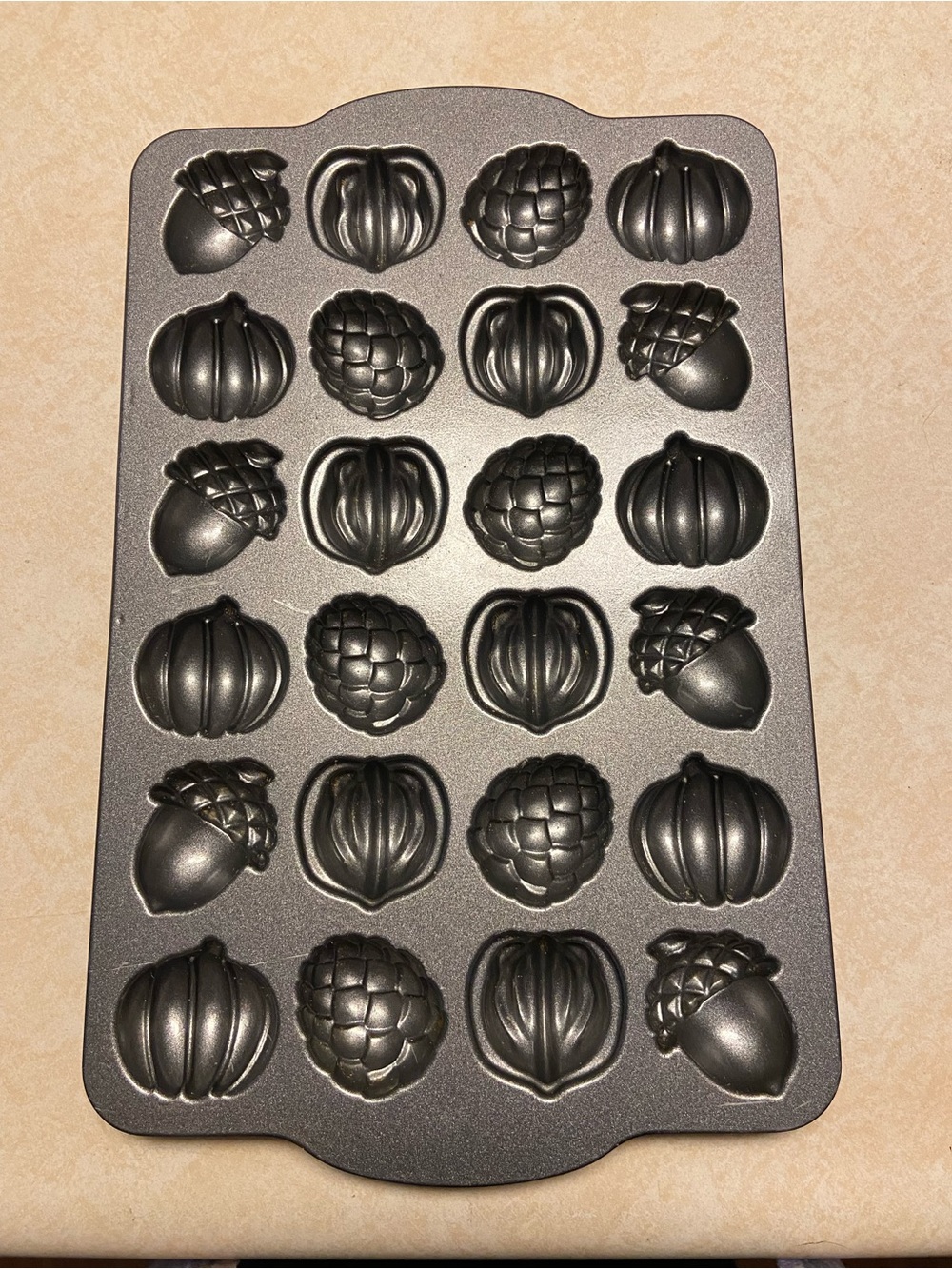 Nordic Ware Fall Cakelet Muffin Mold Baking Pan Autumn Acorn Pumpkin 2.5 Cup USA